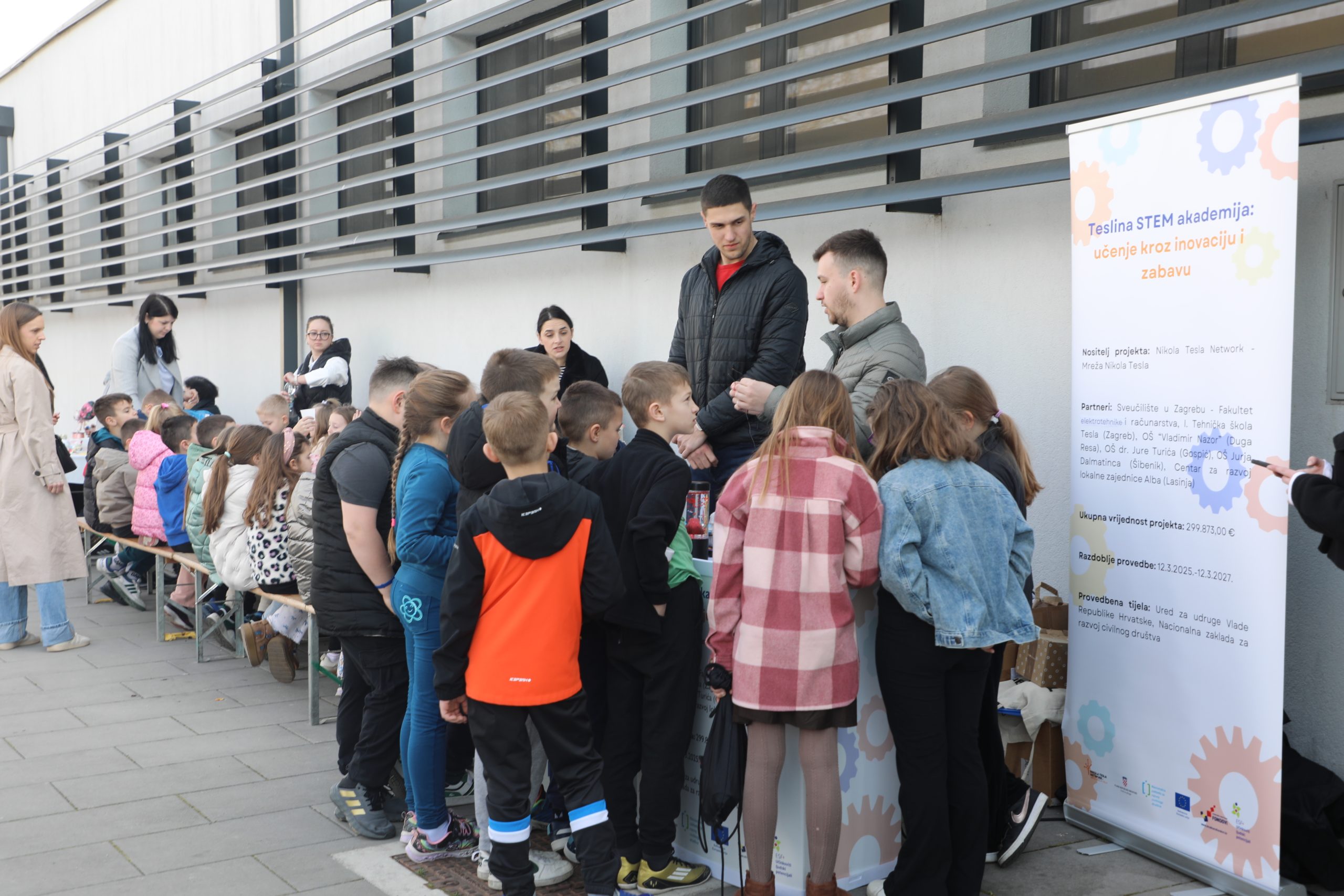 Tesla&STEM u Pleternici: znanost i tehnologija oživjeli na Gradskoj tržnici!